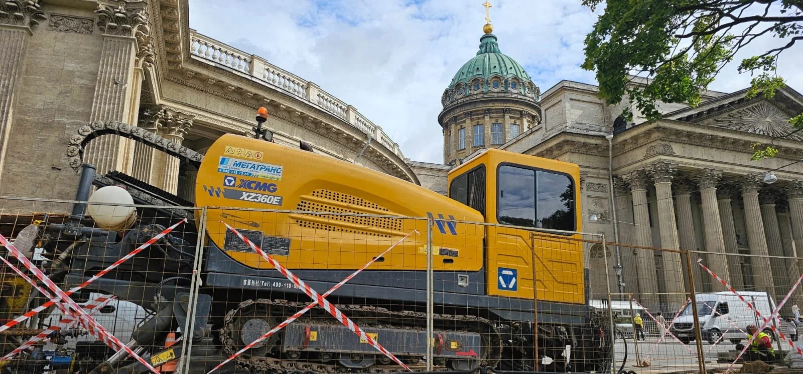 Буровая установка на объекте в центре Санкт-Петербурга
